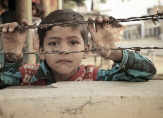 Jakie bariery ludzie budują między sobą?