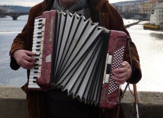 Jak zacząć karierę w muzyce?